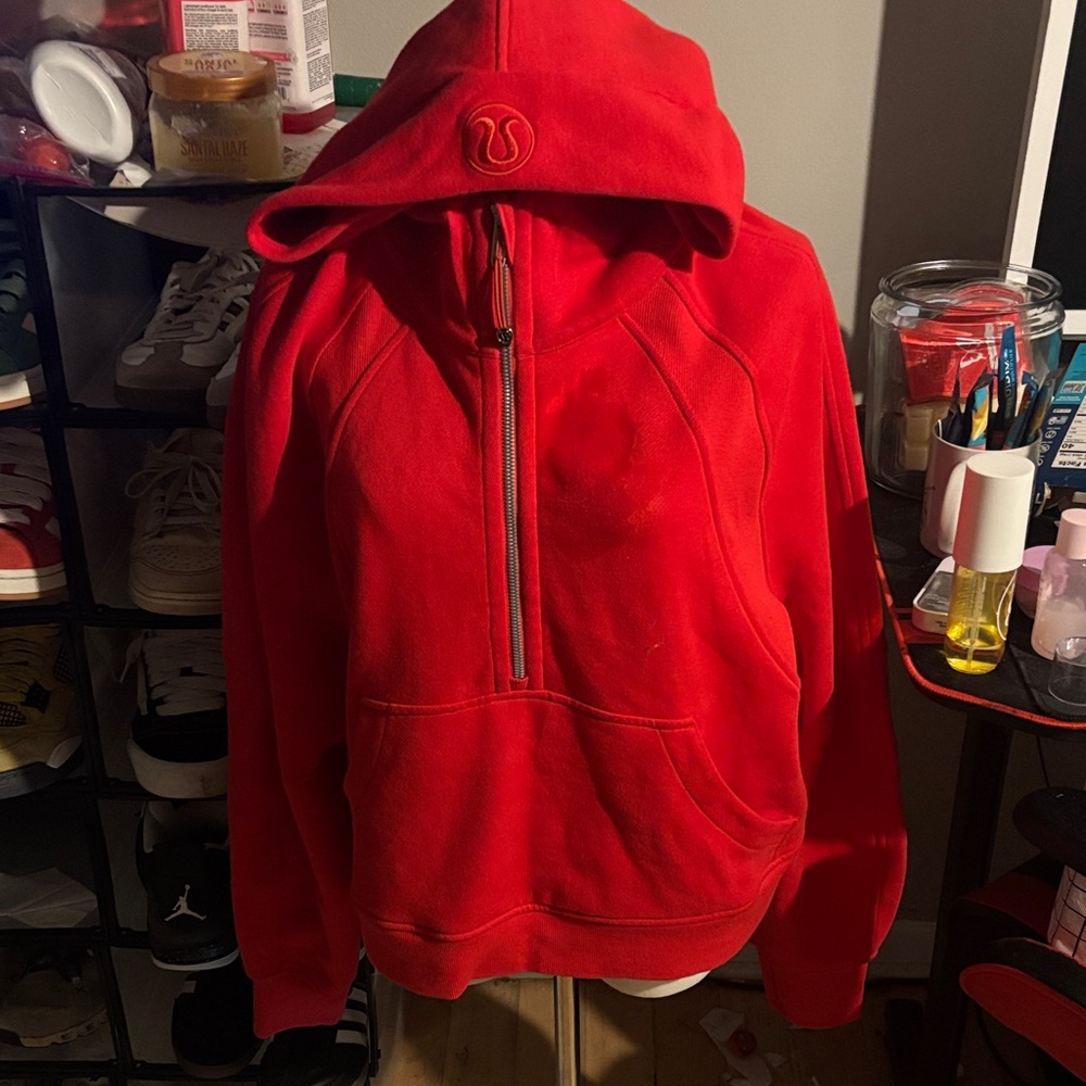 Lululemon red scuba